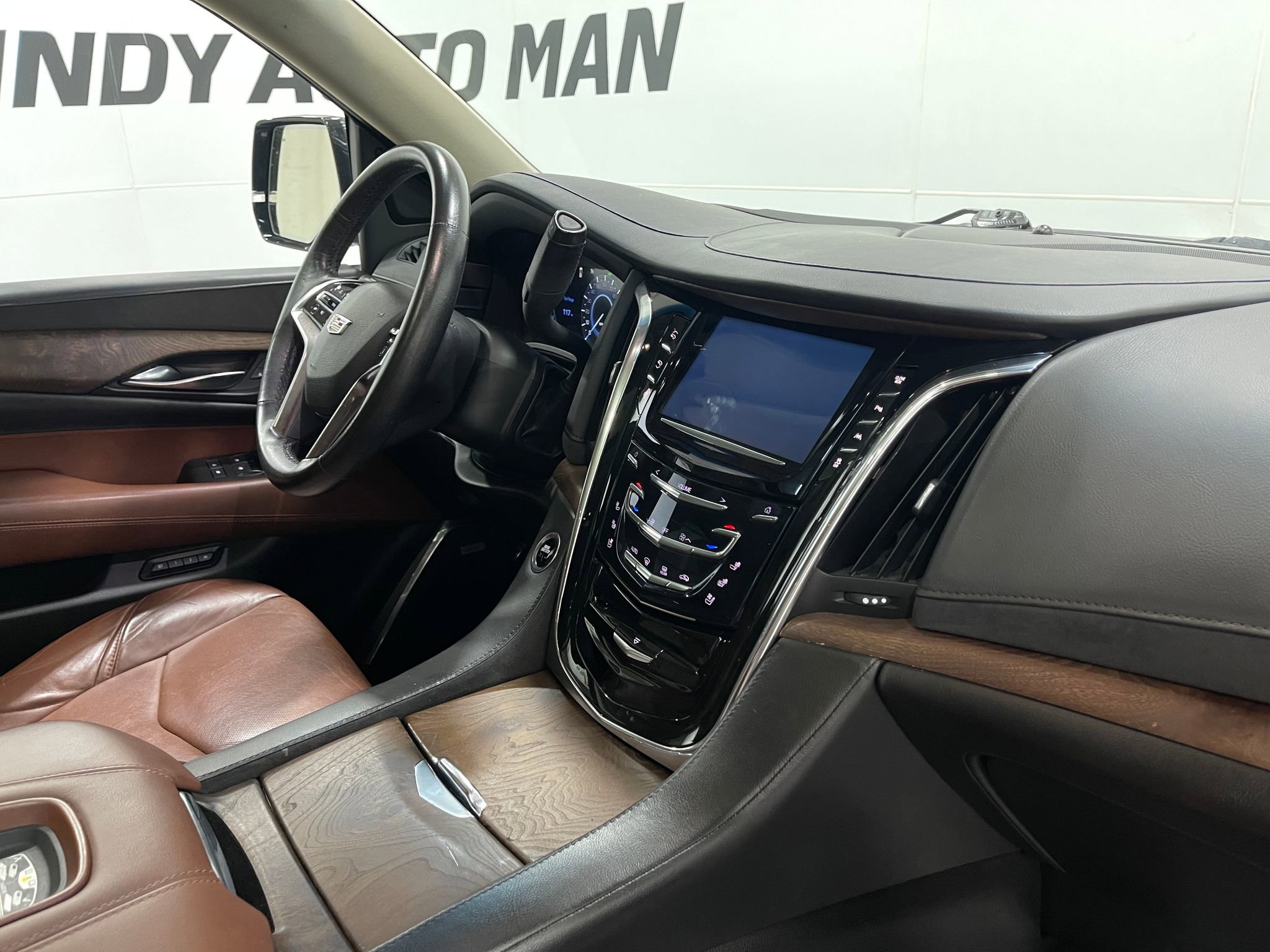 Used 2016 Cadillac Escalade ESV Luxury image 19