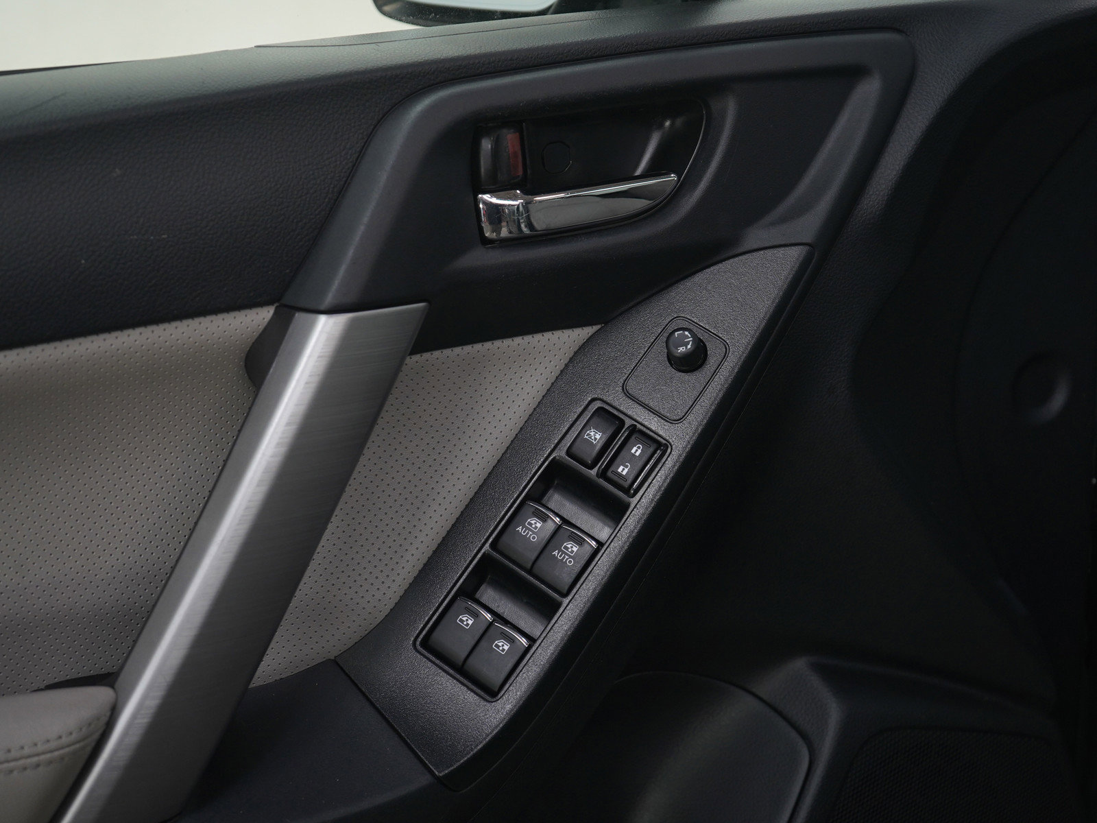 Used 2017 Subaru Forester 2.5i Limited w/ Popular Package #2 image 22