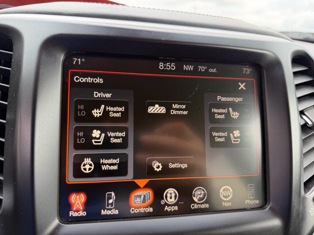 Used 2017 Jeep Cherokee Overland AWD/4WD image 10
