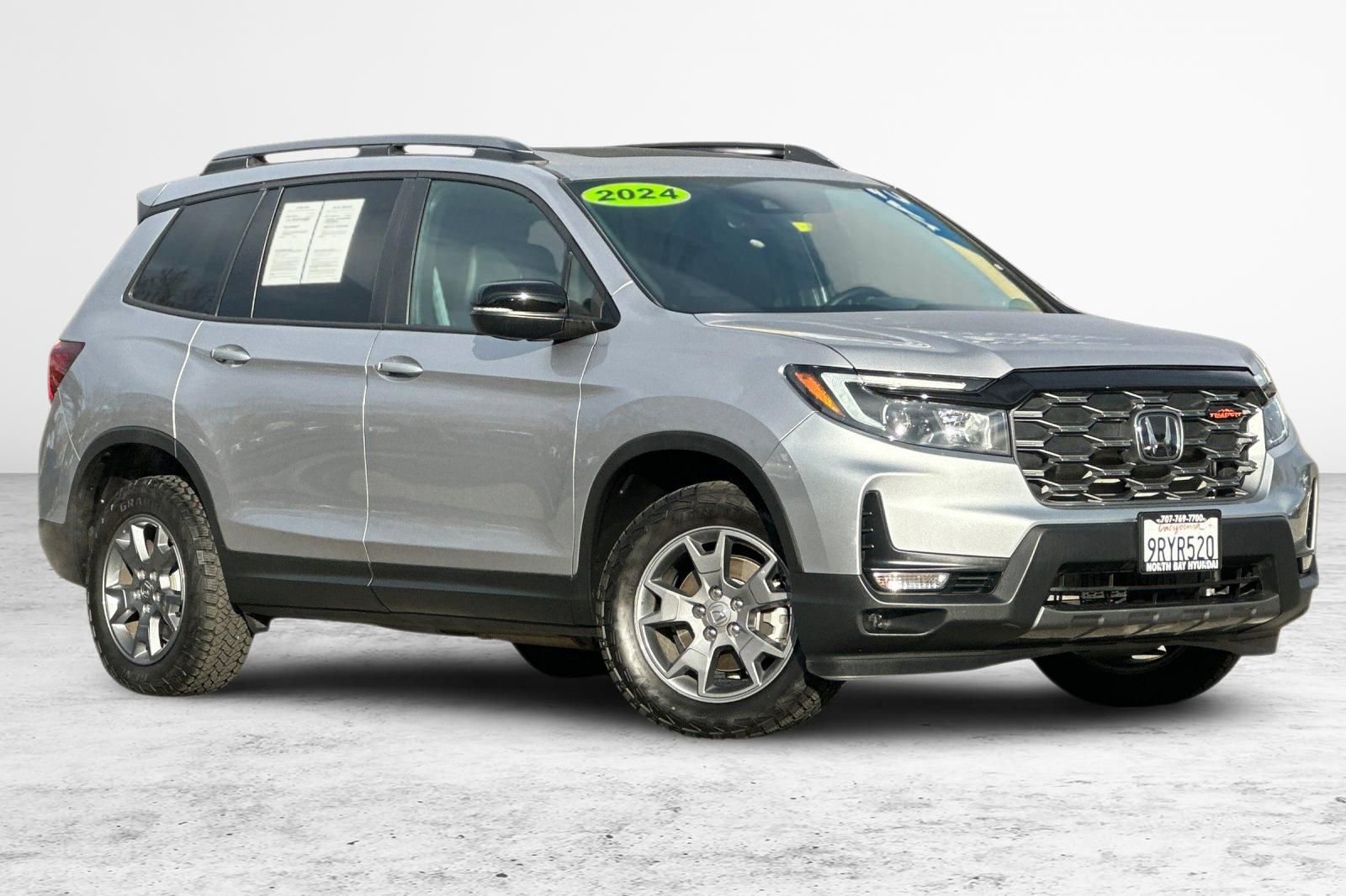 Used 2024 Honda Passport TrailSport image 2