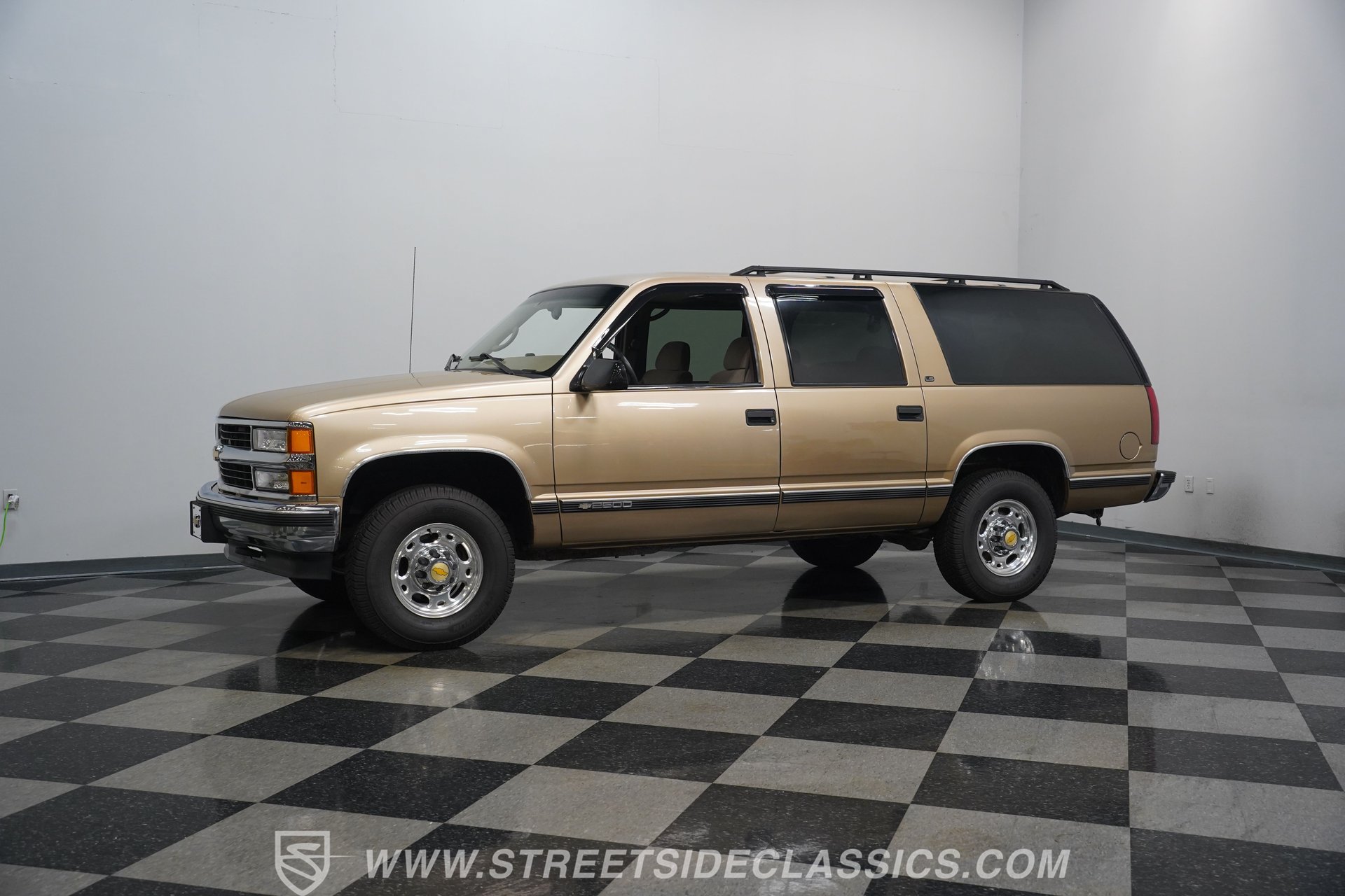 Used 1999 Chevrolet Suburban 2500 w/ Preferred Equipment Group 2 RWD image 7