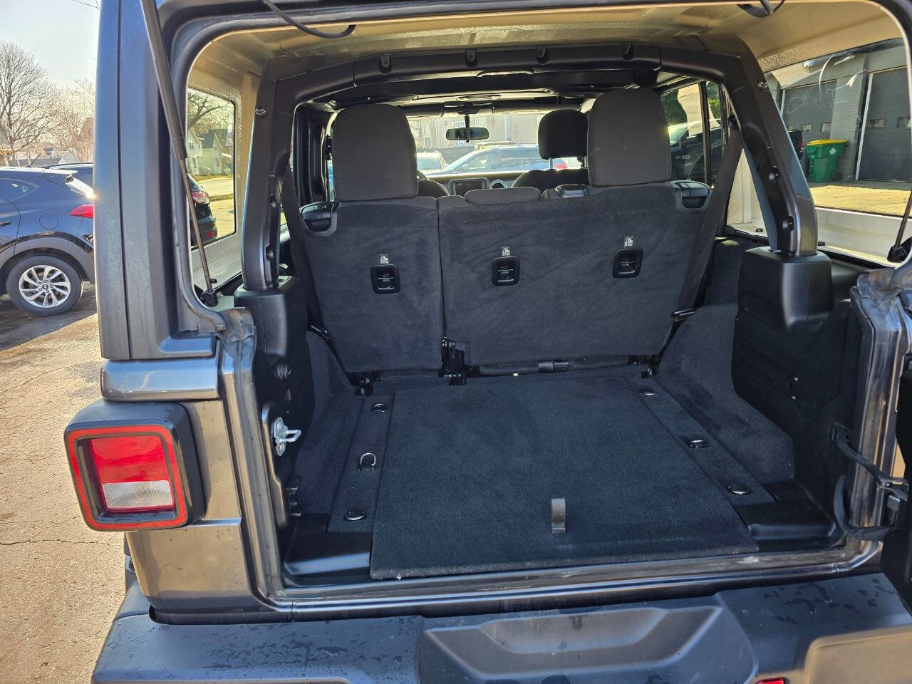 Used 2019 Jeep Wrangler Unlimited Sahara image 8