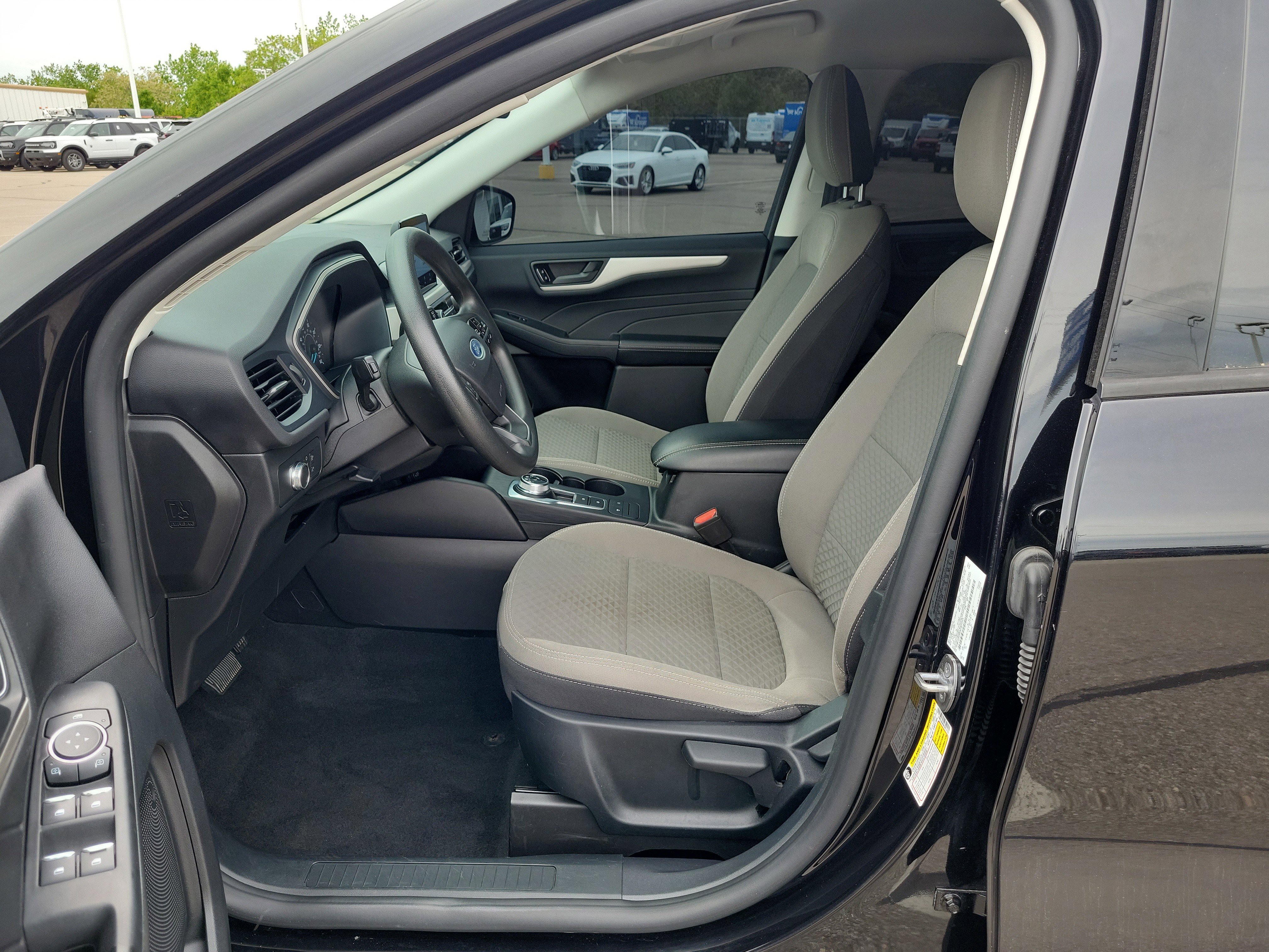 Used 2022 Ford Escape SE FWD image 16