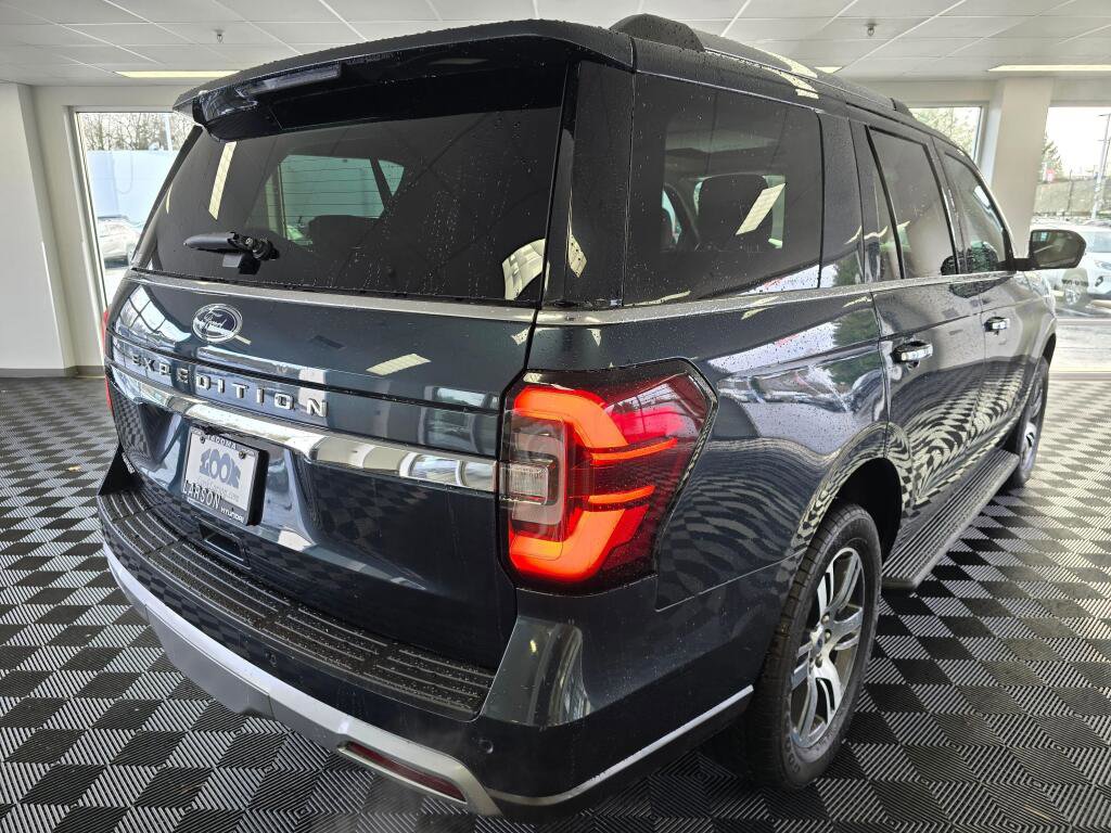 Used 2024 Ford Expedition Limited image 4