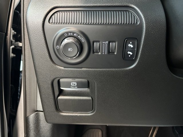 Used 2023 Jeep Wagoneer L Series II image 17