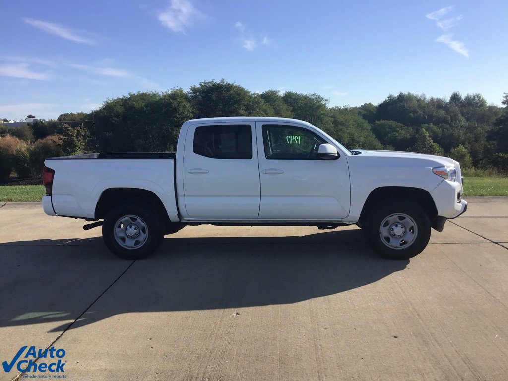 Used 2022 Toyota Tacoma SR image 2