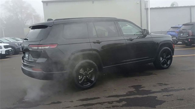 Used 2024 Jeep Grand Cherokee L Limited w/ Black Appearance Package image 3