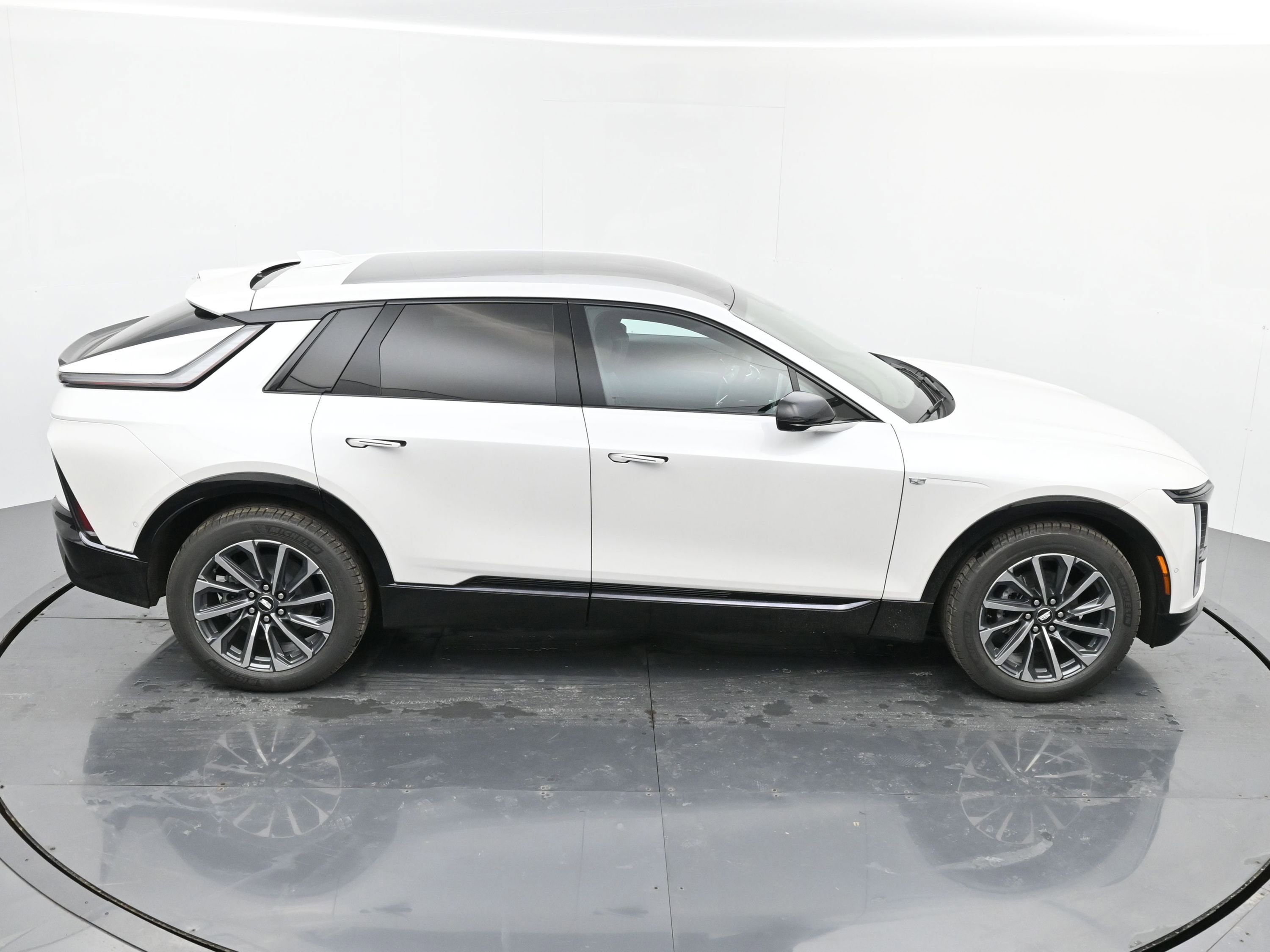 New 2025 Cadillac Lyriq Sport image 28