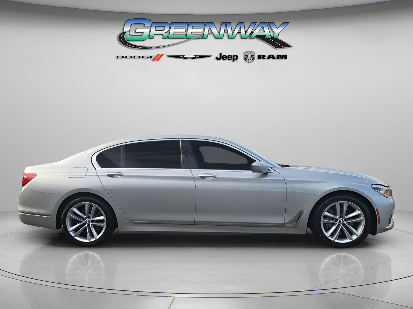 Used 2018 BMW 750i image 4