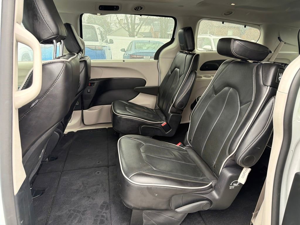 Used 2024 Chrysler Pacifica Limited FWD image 33