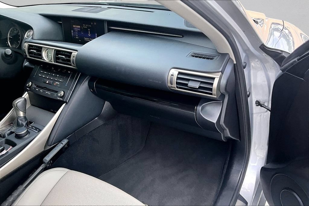 Used 2016 Lexus IS 200t RWD image 27