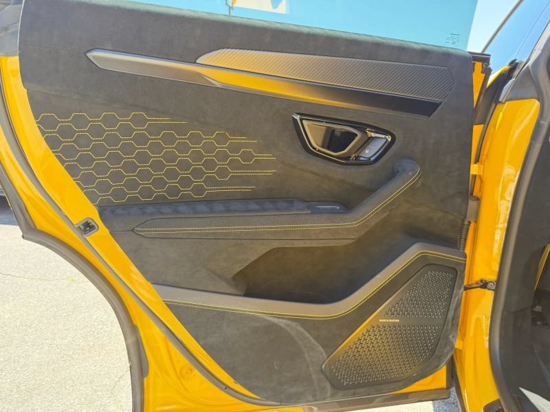 Used 2023 Lamborghini Urus Performante AWD/4WD image 15