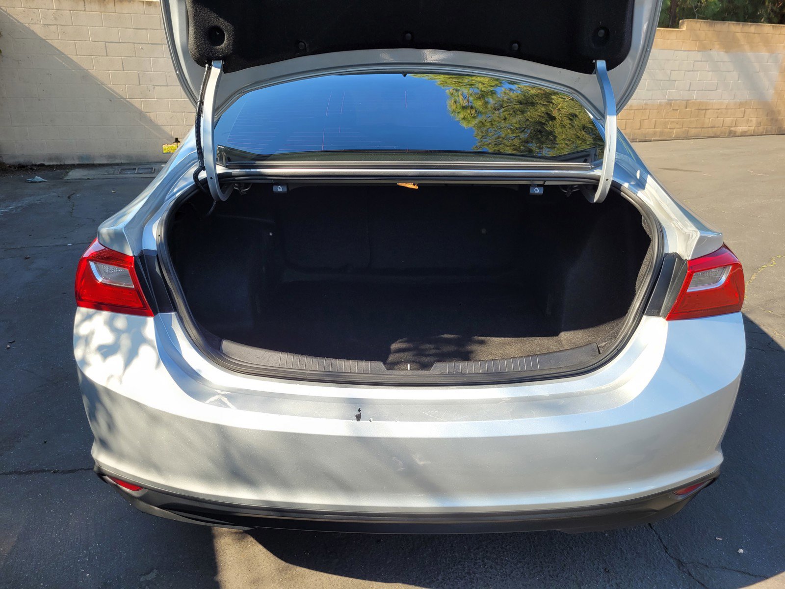 Used 2018 Chevrolet Malibu LS image 27