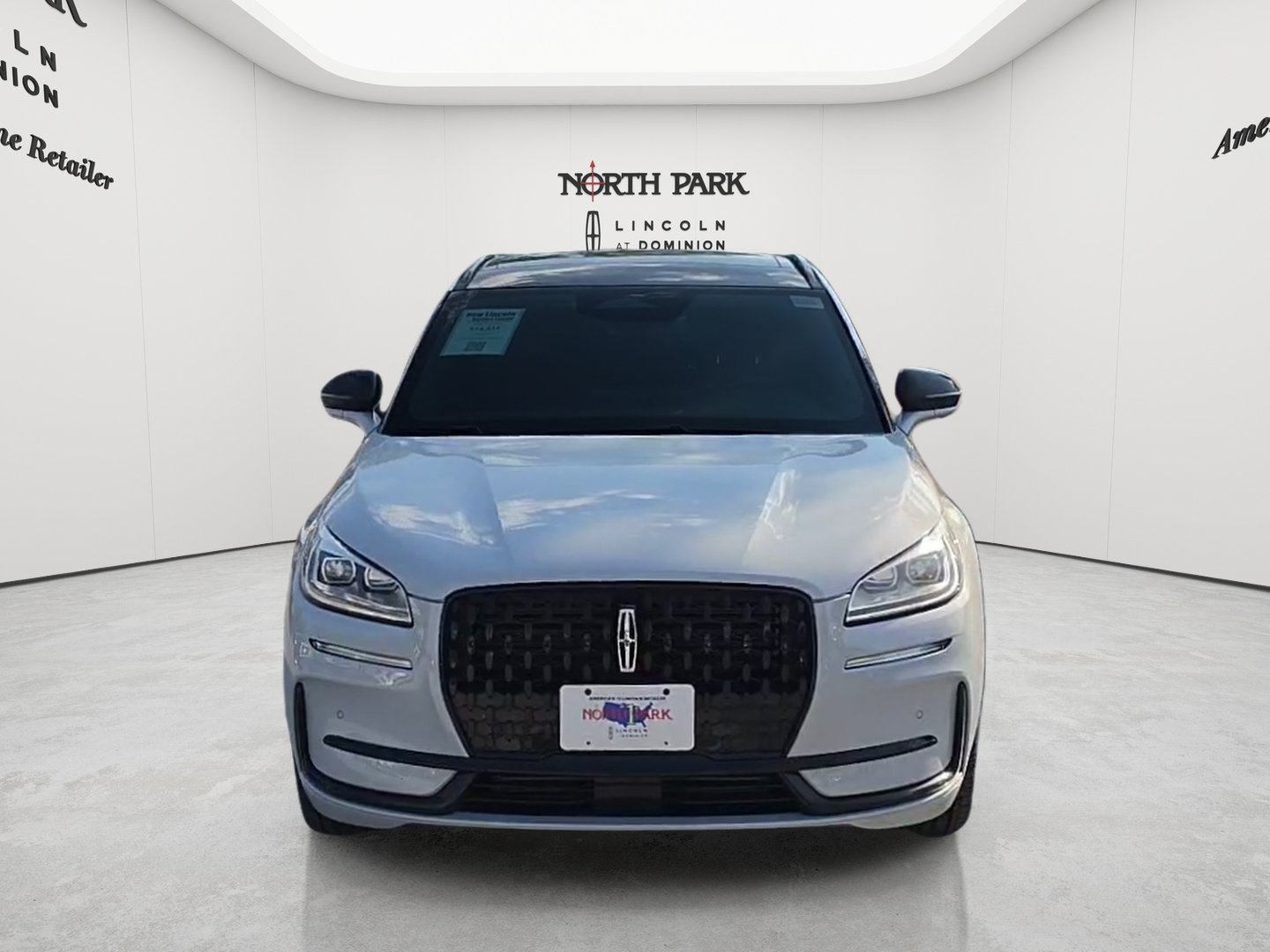 New 2026 Lincoln Corsair Reserve w/ Jet Appearance Package FWD image 8