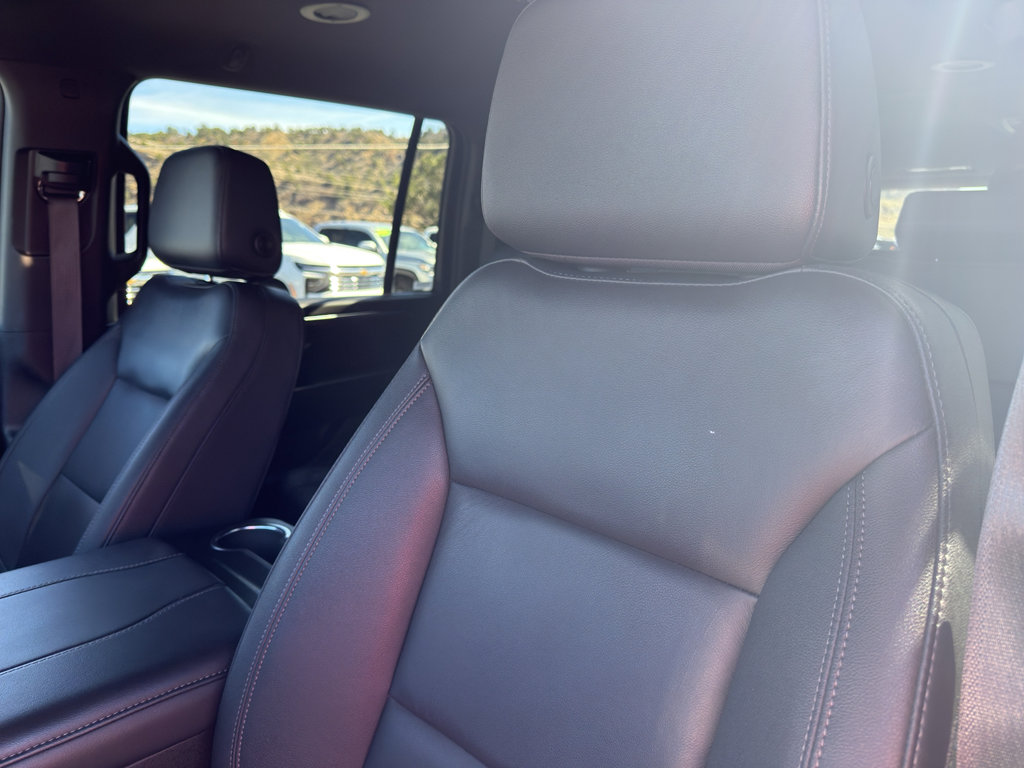 Used 2025 Chevrolet Suburban Z71 image 25