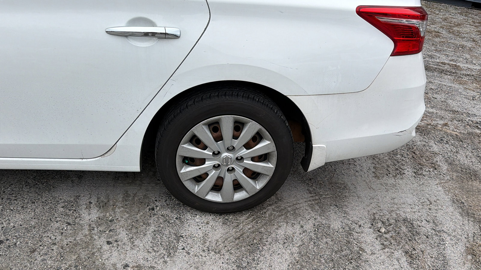 Used 2017 Nissan Sentra S image 12