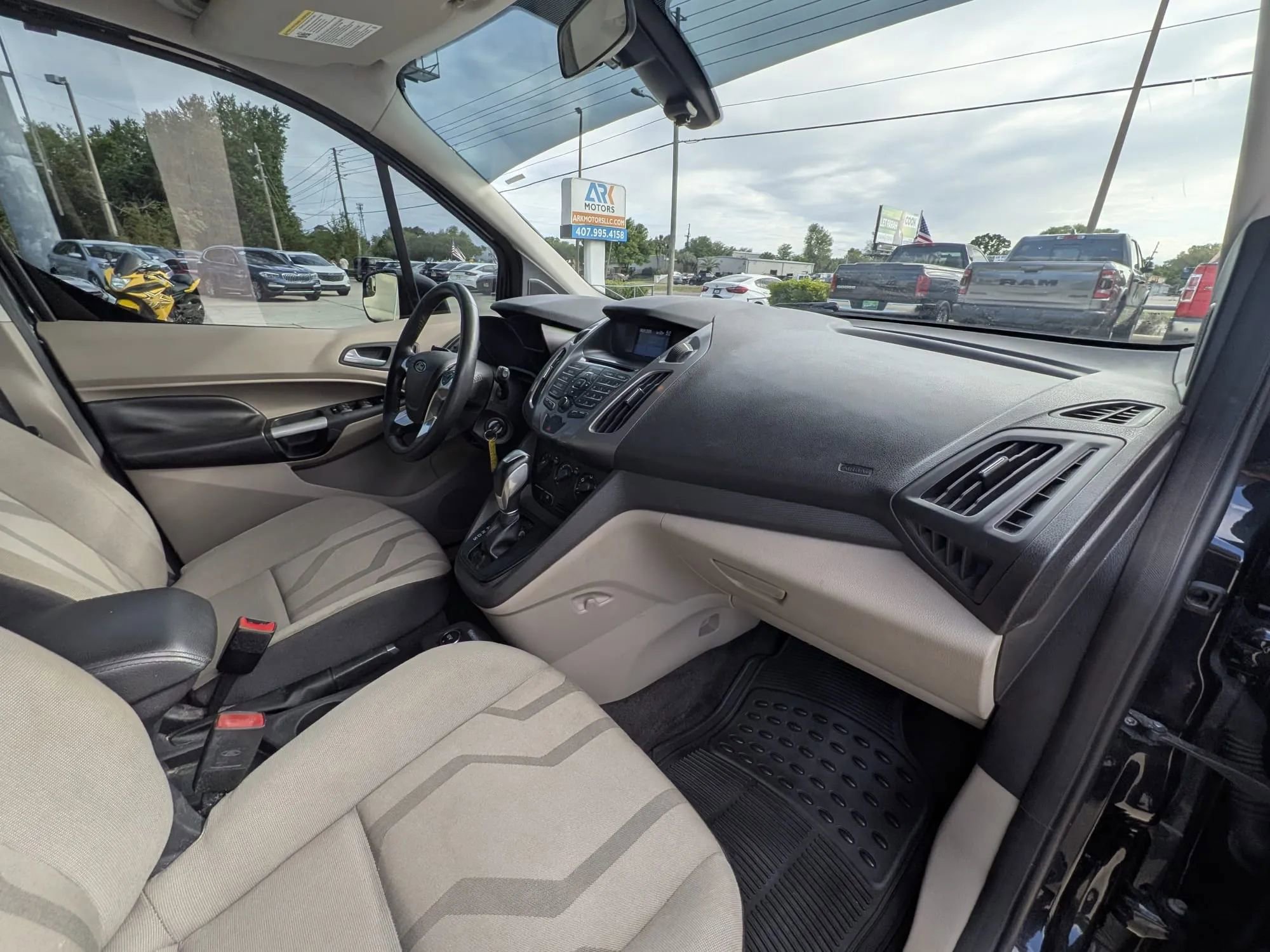 Used 2014 Ford Transit Connect XLT image 9