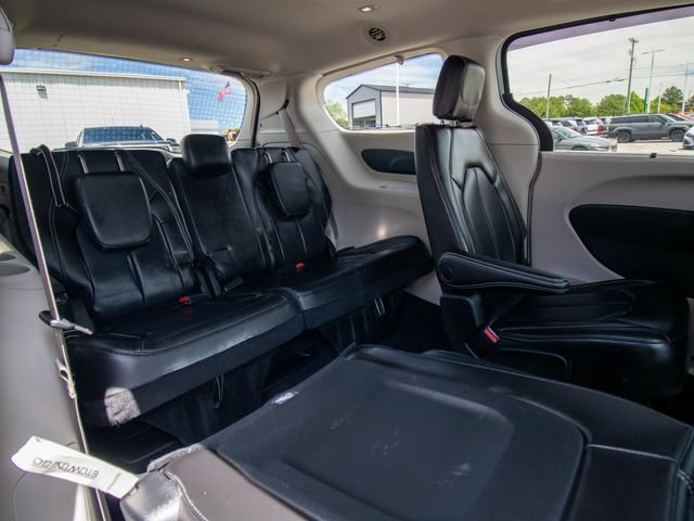 Used 2023 Chrysler Pacifica Touring-L FWD image 18