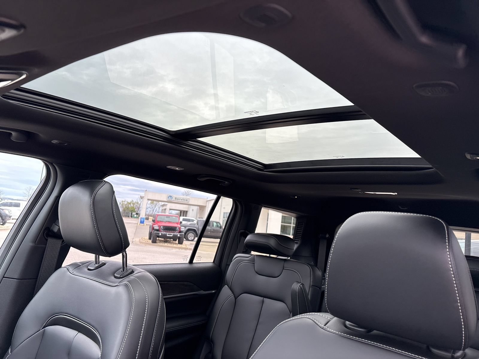 New 2025 Jeep Grand Cherokee L Limited AWD/4WD image 11