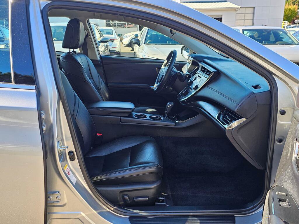 Used 2017 Toyota Avalon XLE w/ Carpet Mat Package FWD image 11