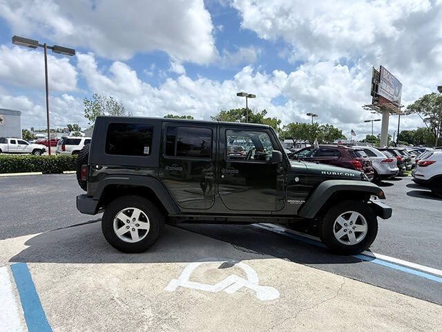 Used 2010 Jeep Wrangler Unlimited Rubicon AWD/4WD image 4