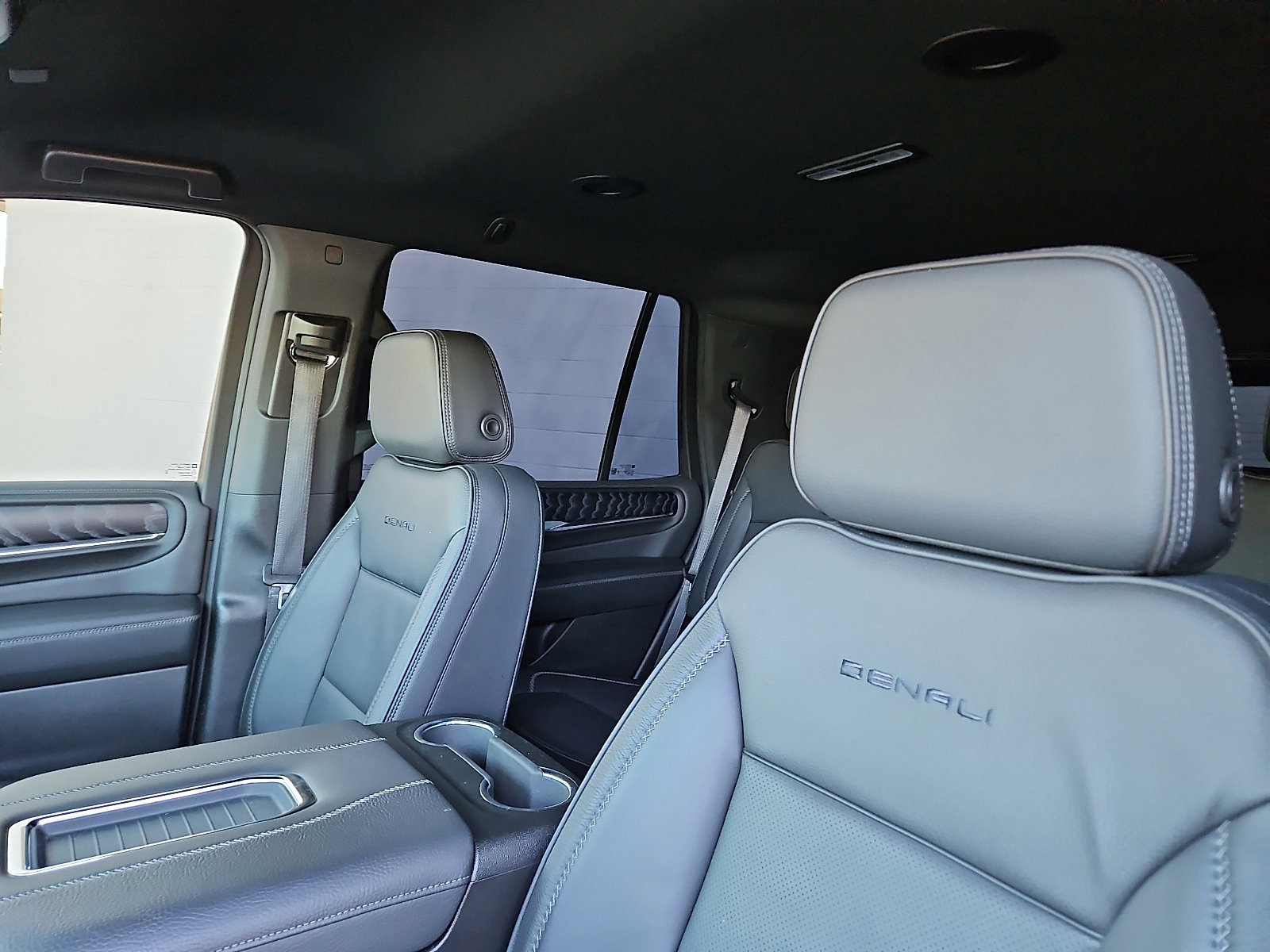 Used 2024 GMC Yukon Denali image 11