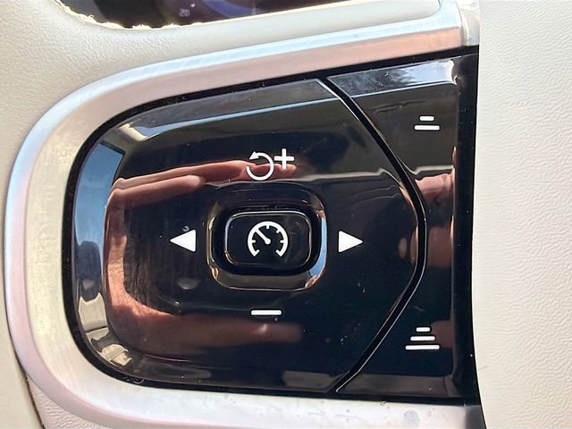 Used 2022 Volvo XC60 B6 Inscription w/ Advanced Package image 38