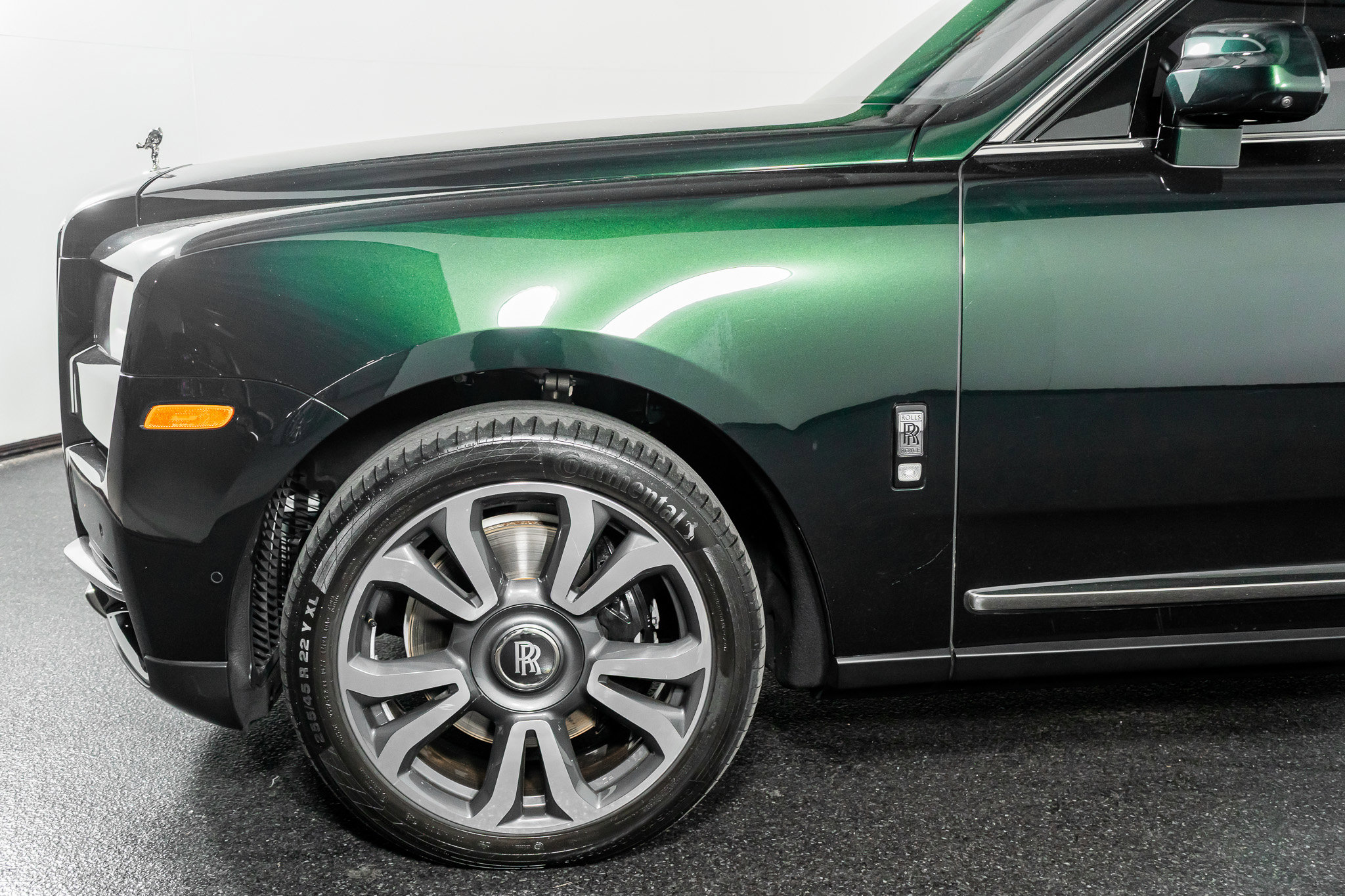 Used 2023 Rolls-Royce Cullinan w/ Cullinan Package image 11