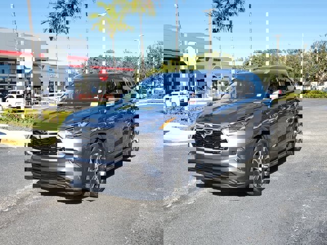 Used 2023 Toyota Highlander L image 2