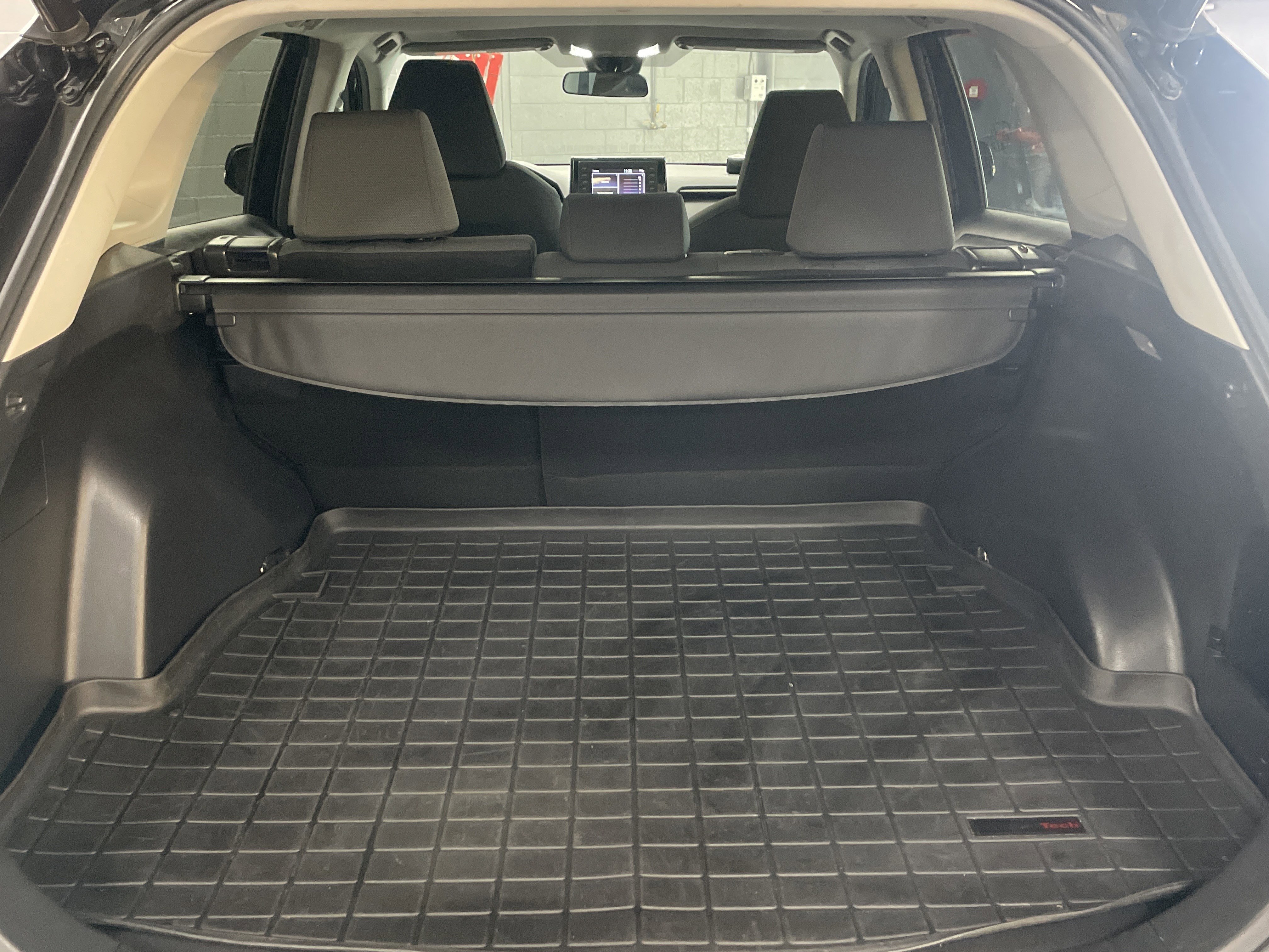 Used 2021 Toyota RAV4 XLE w/ Convenience Package FWD image 33