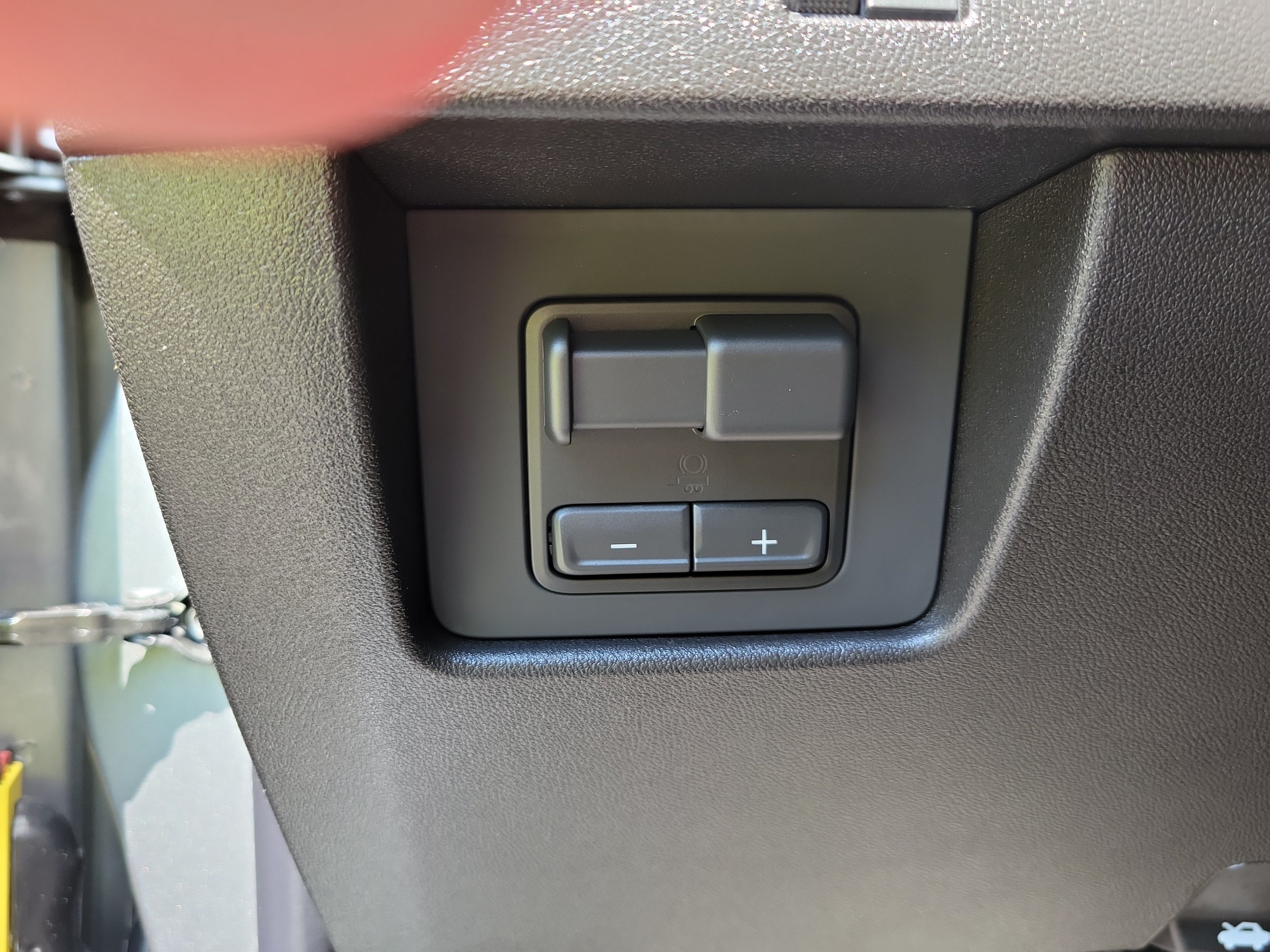 Used 2026 Chevrolet Colorado ZR2 w/ Technology Package AWD/4WD image 30