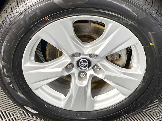 Used 2020 Toyota RAV4 XLE w/ XLE Grade Weather Package AWD/4WD image 30