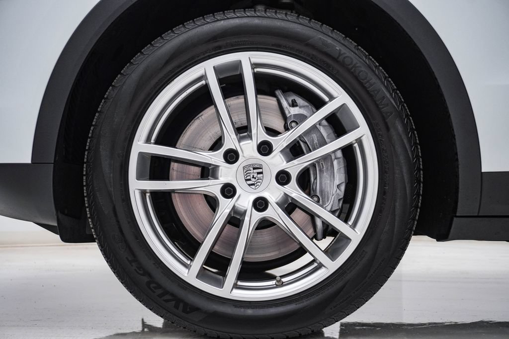 Certified 2023 Porsche Cayenne AWD/4WD image 13
