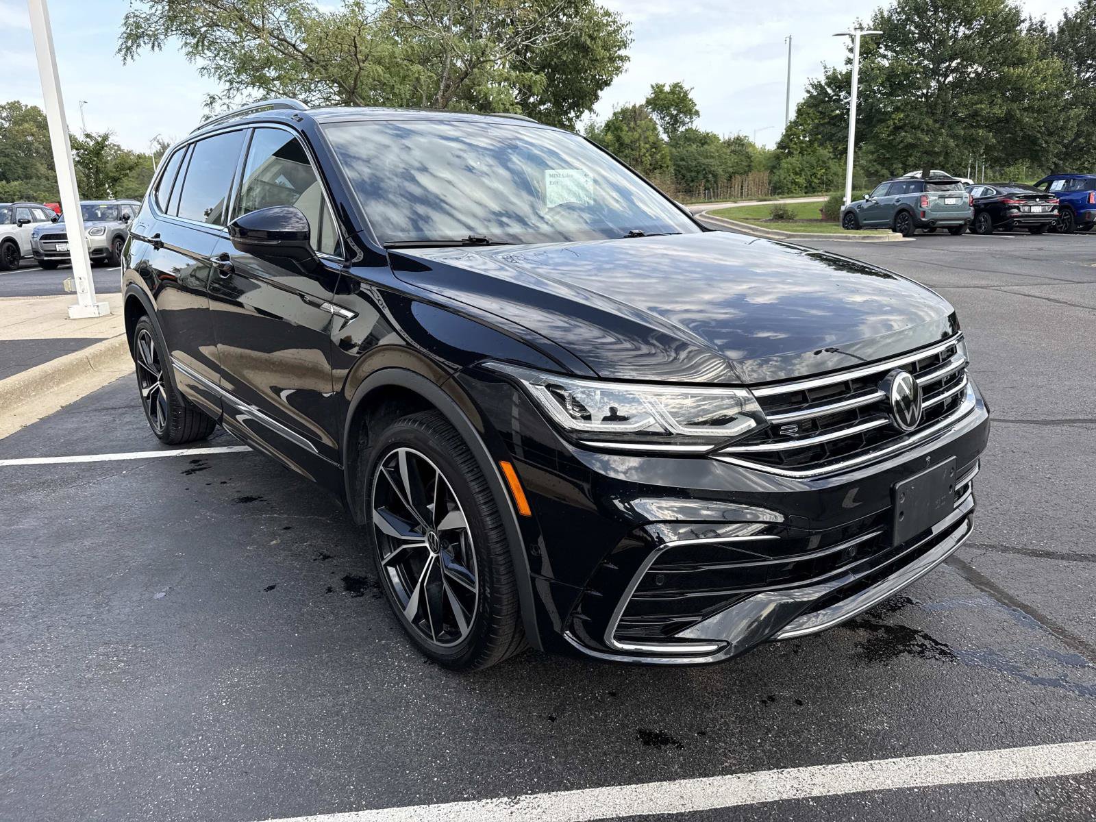 Used 2024 Volkswagen Tiguan SEL R-Line AWD/4WD image 4