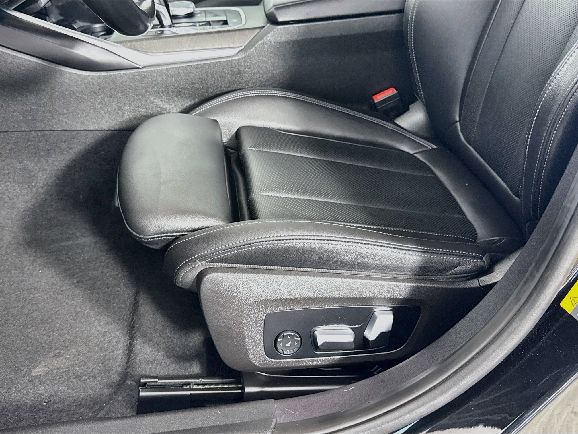 Used 2022 BMW 330e w/ M Sport Package RWD image 21