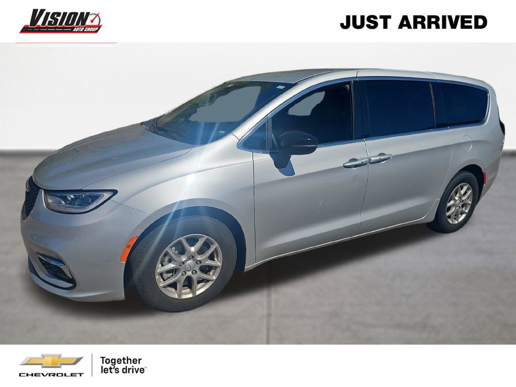 Used 2026 Chrysler Pacifica Select