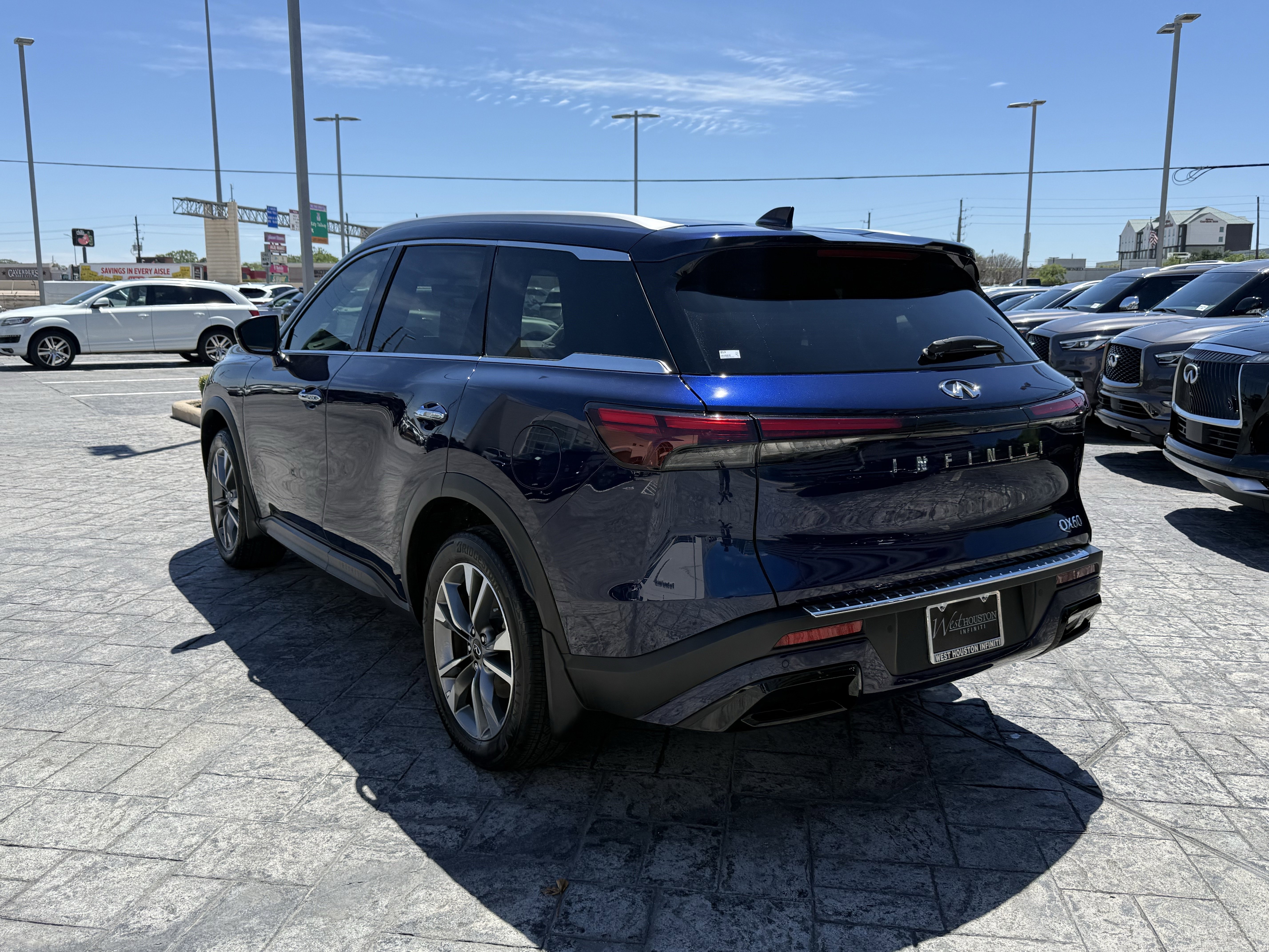 Certified 2023 INFINITI QX60 Luxe w/ Vision Package image 6