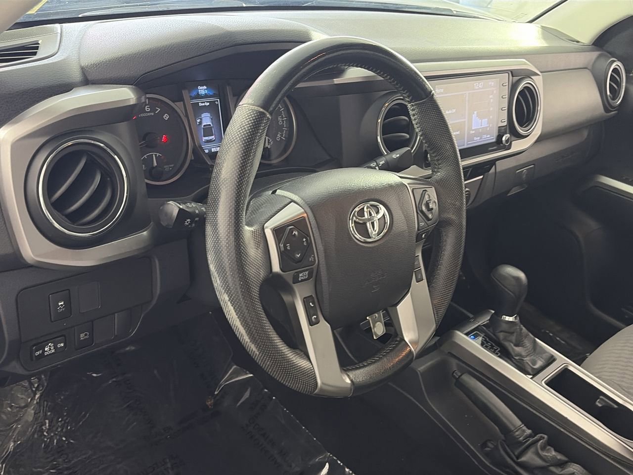 Used 2022 Toyota Tacoma SR5 w/ Technology Package AWD/4WD image 10
