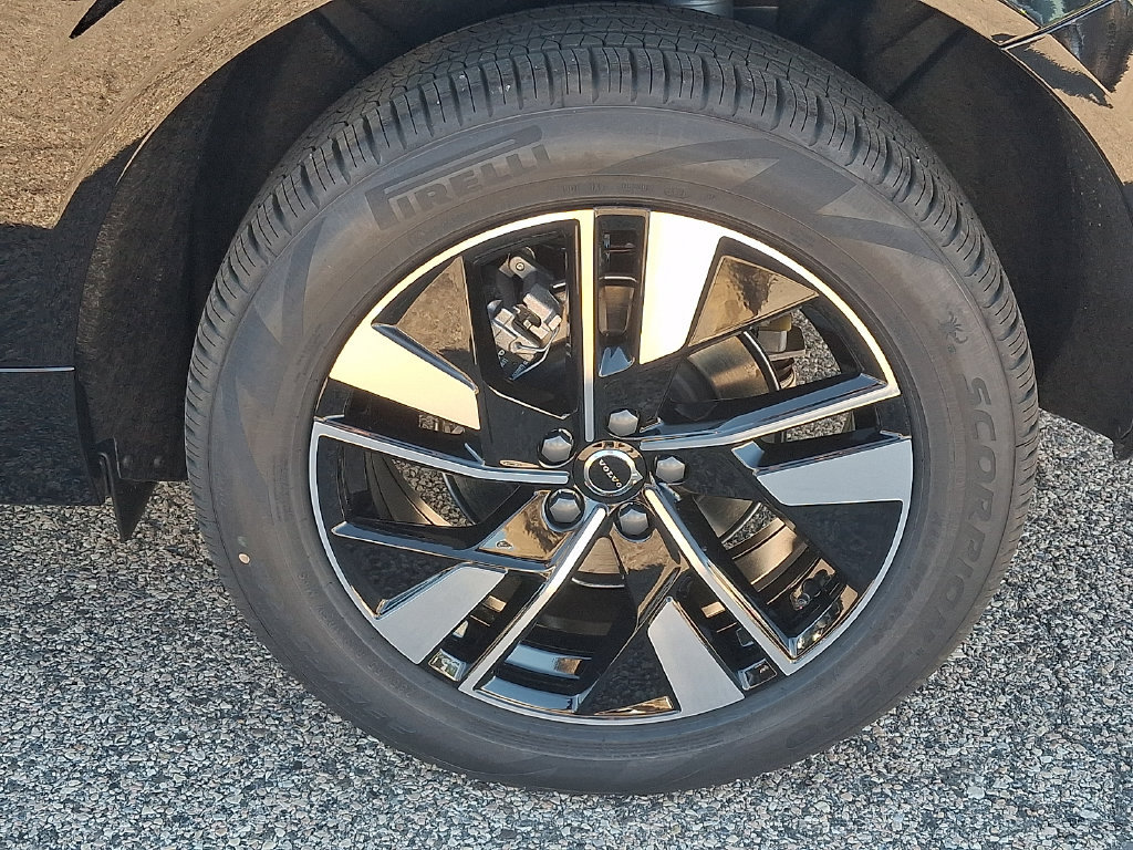 New 2027 Volvo XC60 B5 Plus AWD/4WD image 7
