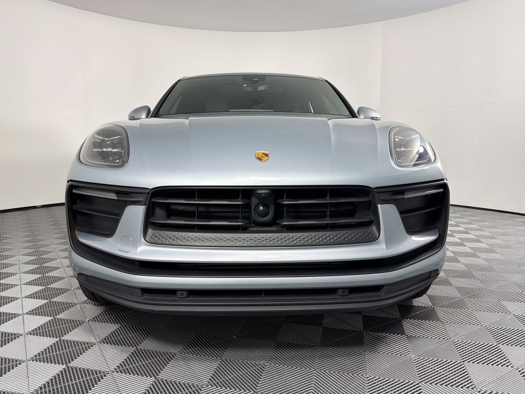 Certified 2024 Porsche Macan AWD/4WD image 7