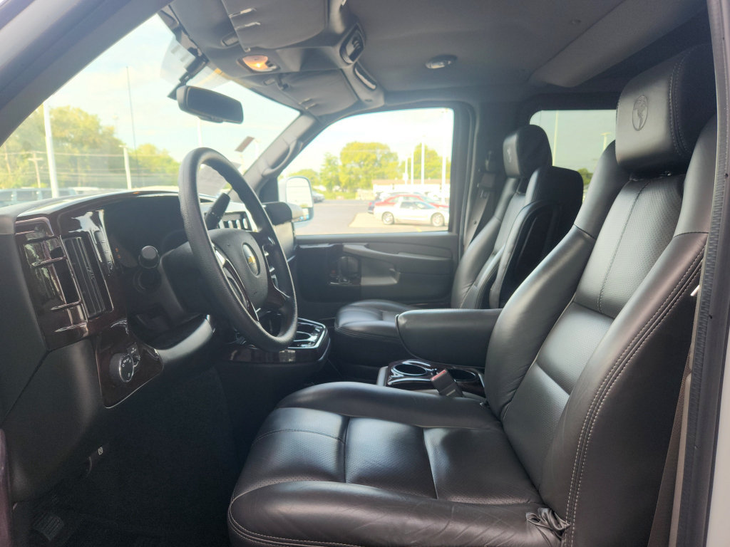Used 2015 Chevrolet Express 2500 RWD image 25
