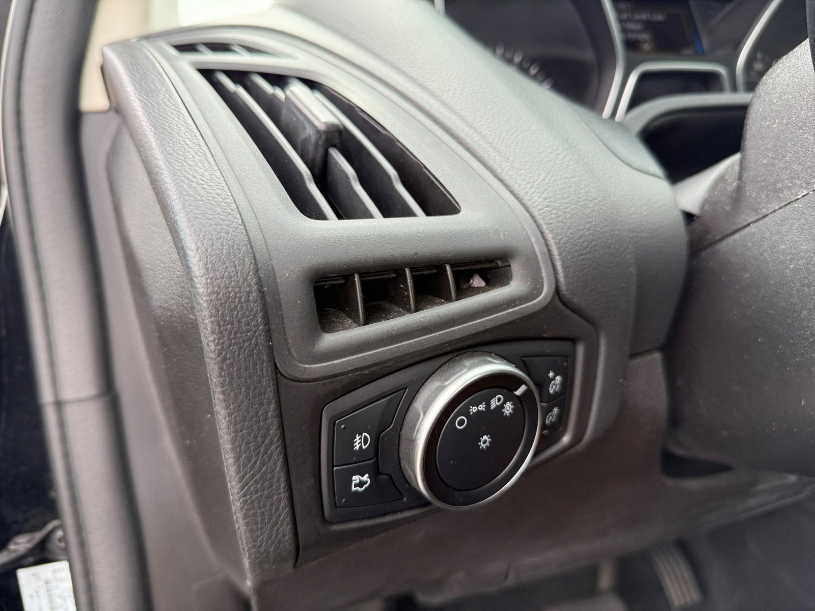 Used 2016 Ford Focus SE w/ SE Sport Package image 20