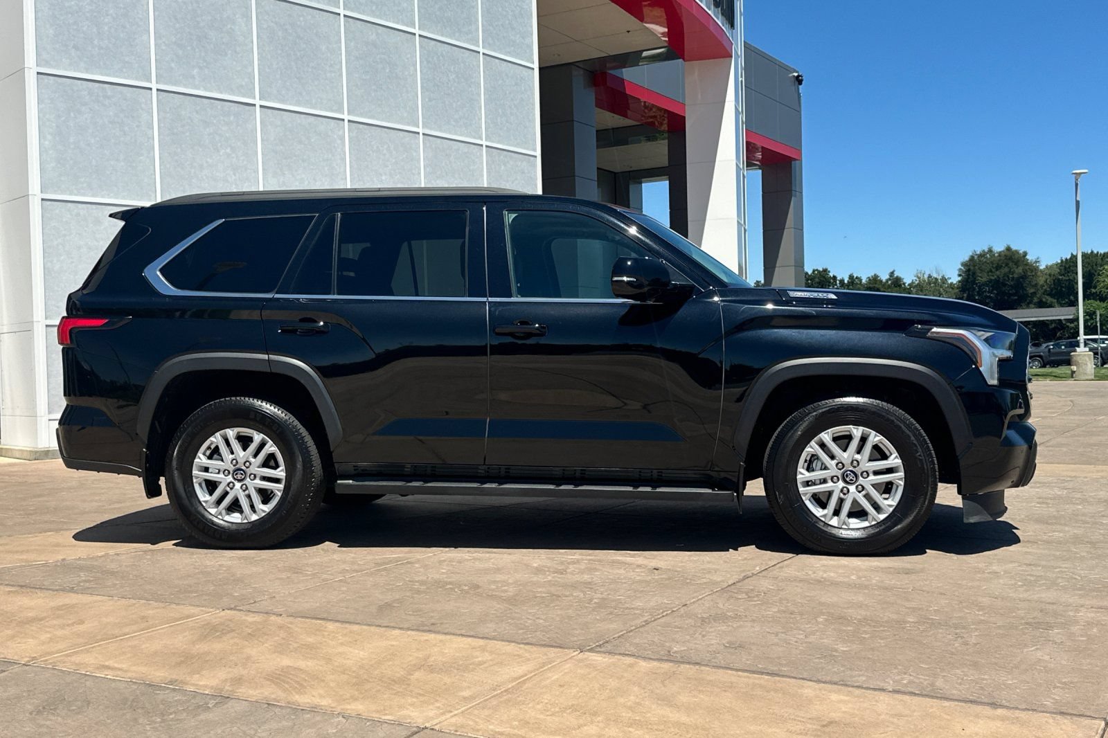 Certified 2025 Toyota Sequoia SR5 AWD/4WD image 3