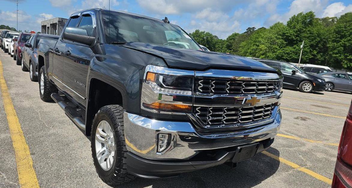 Used 2017 Chevrolet Silverado 1500 LT w/ All Star Edition AWD/4WD image 4