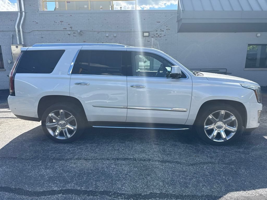 Used 2020 Cadillac Escalade Premium Luxury AWD/4WD image 6