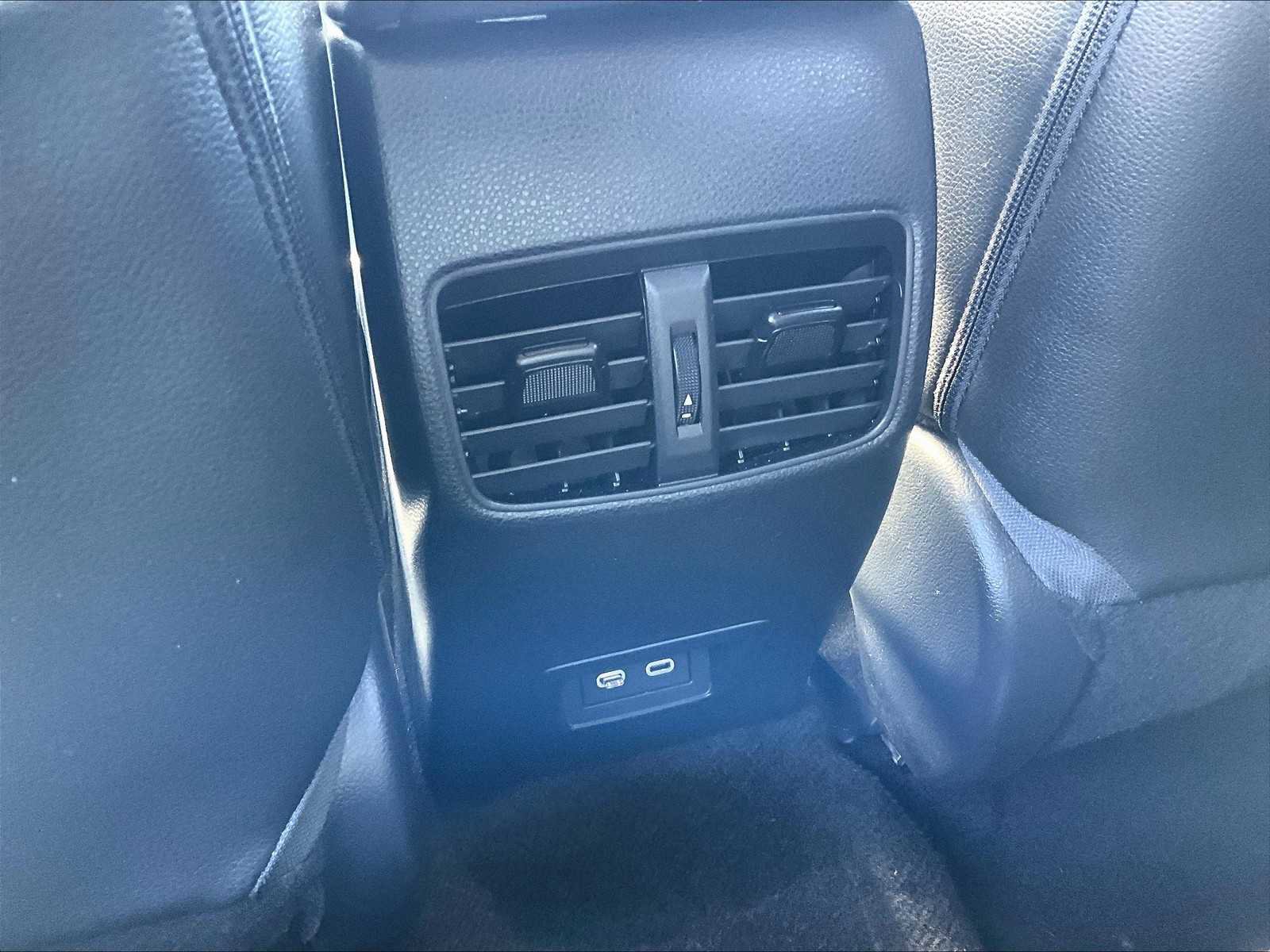 Used 2025 Toyota Corolla Cross XLE image 28