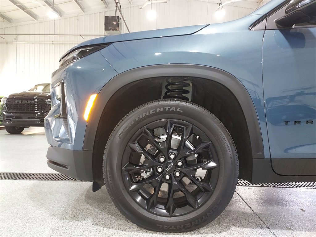 Used 2025 Chevrolet Traverse LT w/ Midnight/Sport Edition image 16