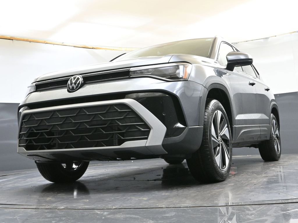 Used 2025 Volkswagen Taos SE w/ Panoramic Sunroof Package image 29
