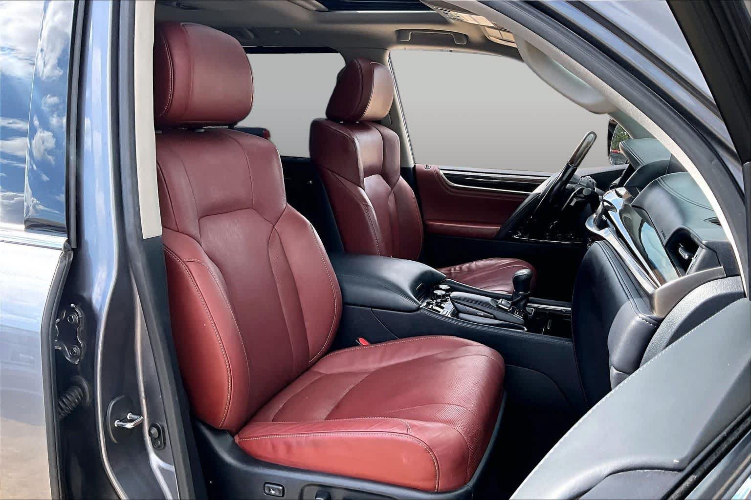 Used 2016 Lexus LX 570 4WD w/ Luxury Package image 9