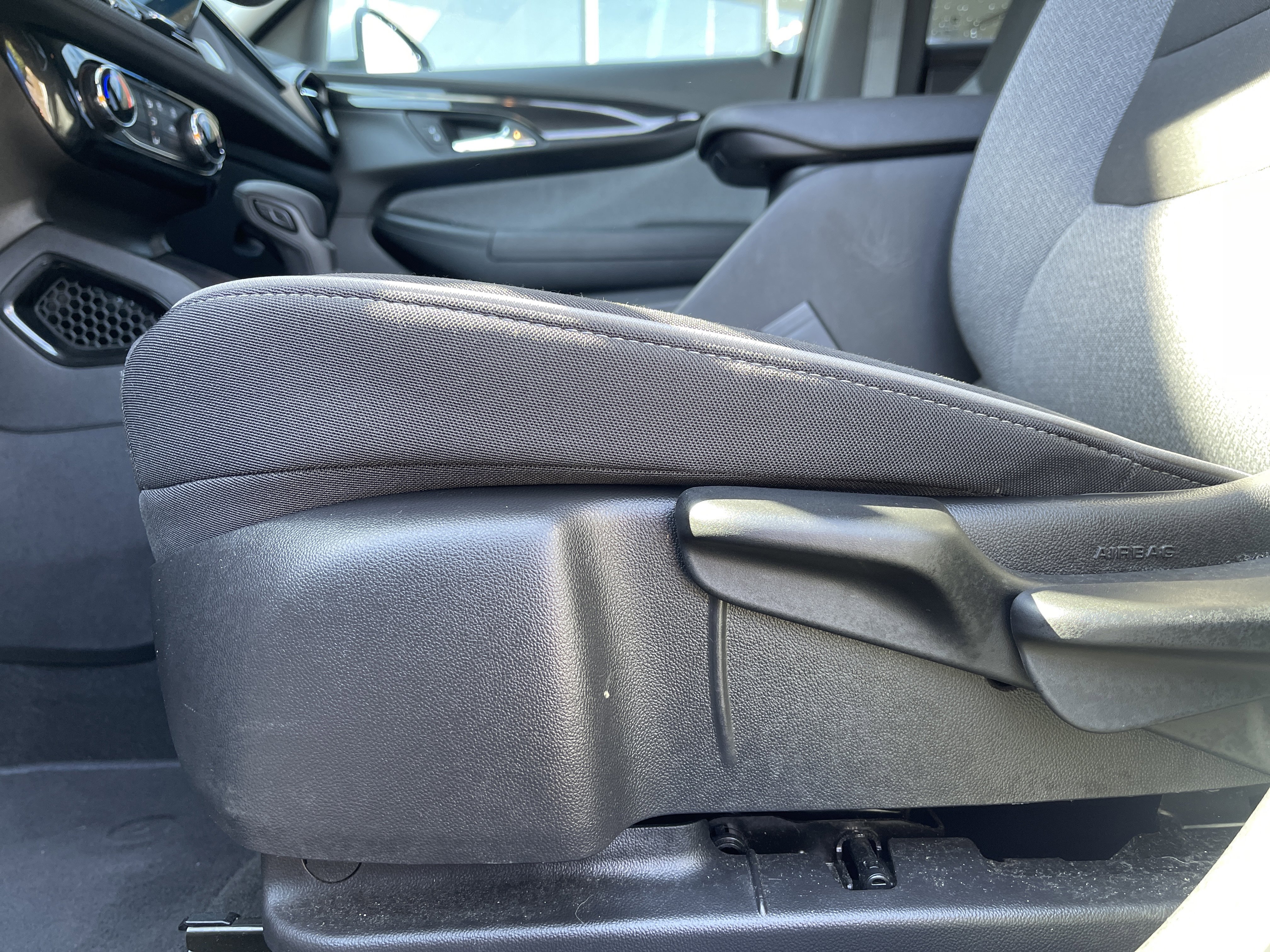 Used 2025 Chevrolet TrailBlazer LT image 17